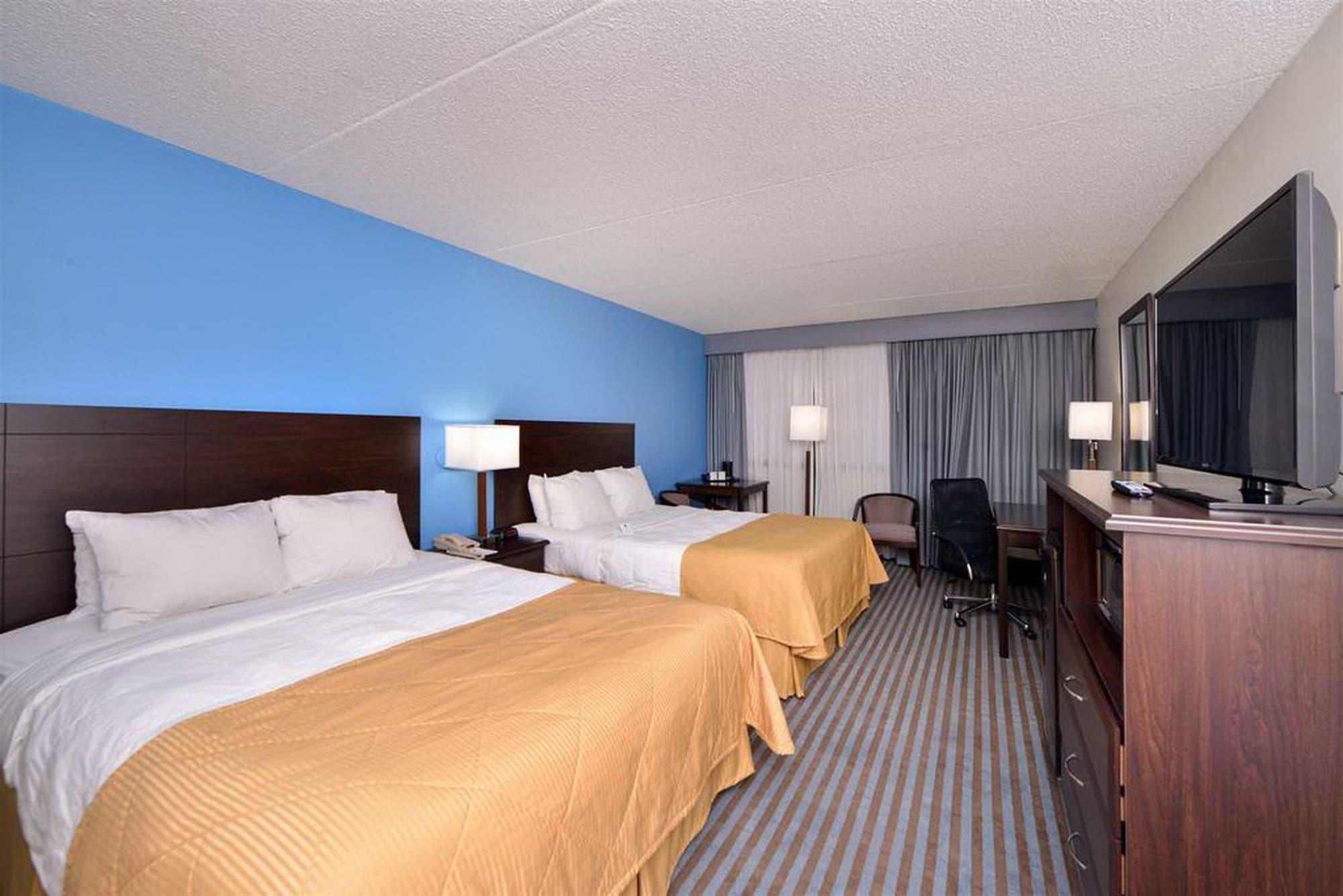 Ramada By Wyndham Cedar Rapids Hotel Exterior foto
