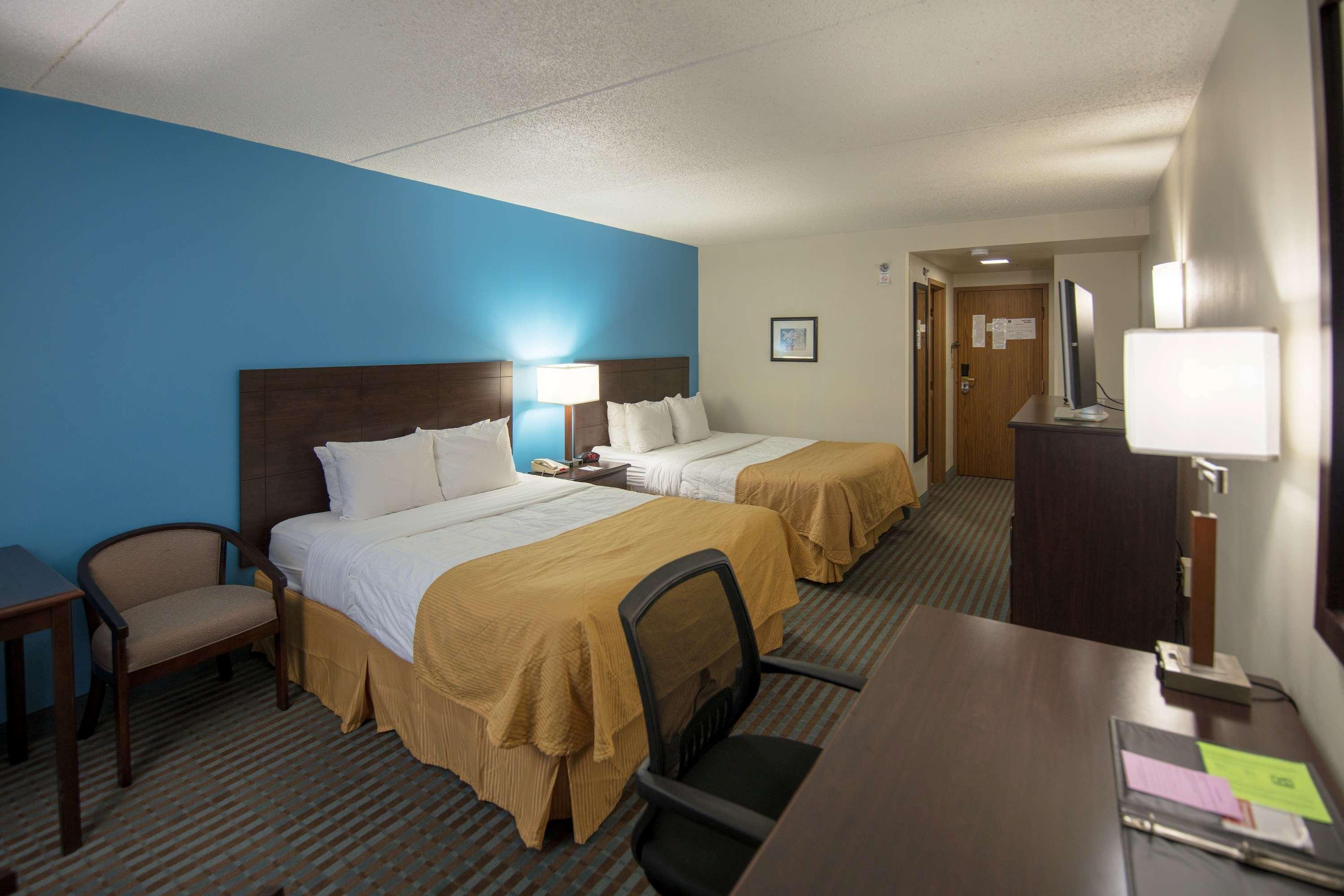 Ramada By Wyndham Cedar Rapids Hotel Exterior foto