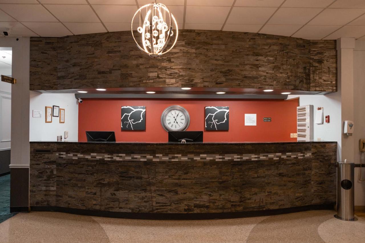 Ramada By Wyndham Cedar Rapids Hotel Exterior foto