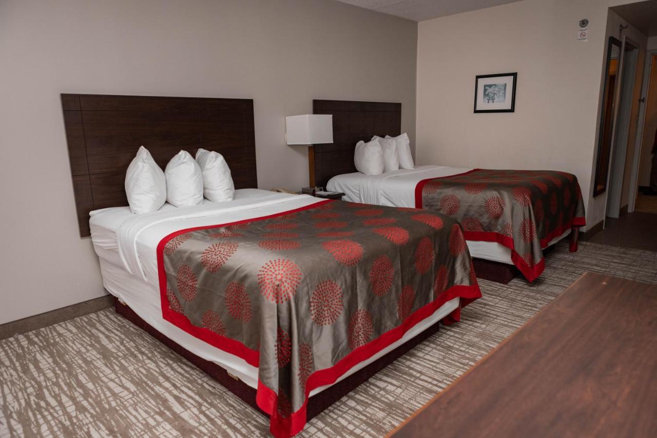 Ramada By Wyndham Cedar Rapids Hotel Exterior foto