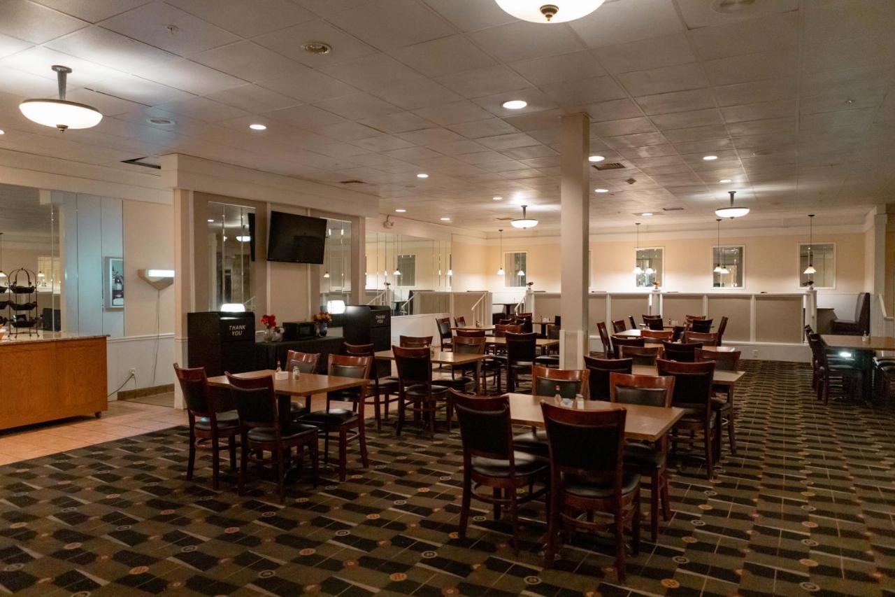 Ramada By Wyndham Cedar Rapids Hotel Exterior foto