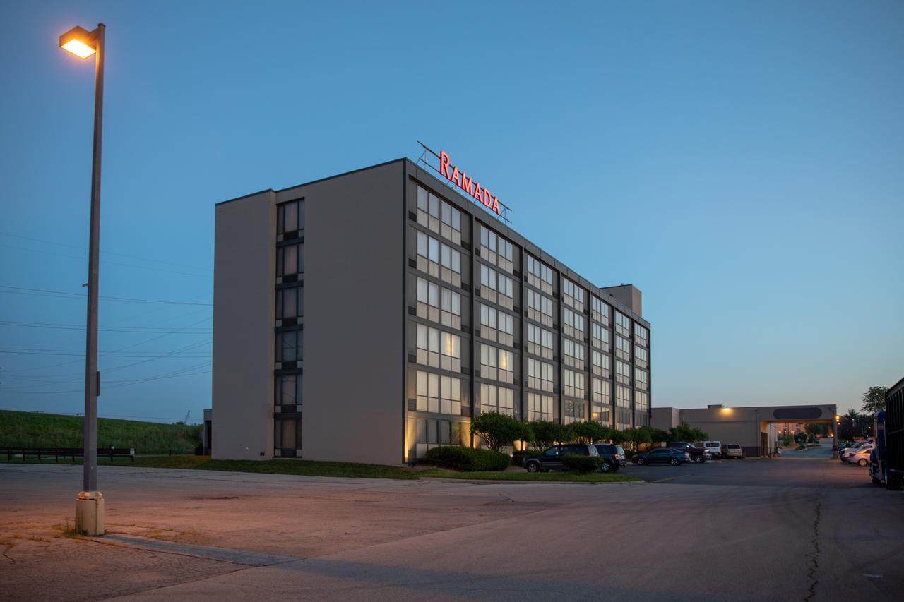 Ramada By Wyndham Cedar Rapids Hotel Exterior foto